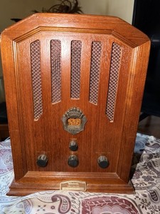 Welbilt Collector's Edition AM/FM Radio 1945C Wood Cabinet Tabletop