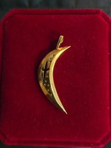Authentic 18K Rose gold plated arrow pendant (Can ship to Taiwan).