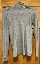 Lululemon Womens Sz 6 Gray Reflective Back on Track Pullover Hooded Run Top EUC