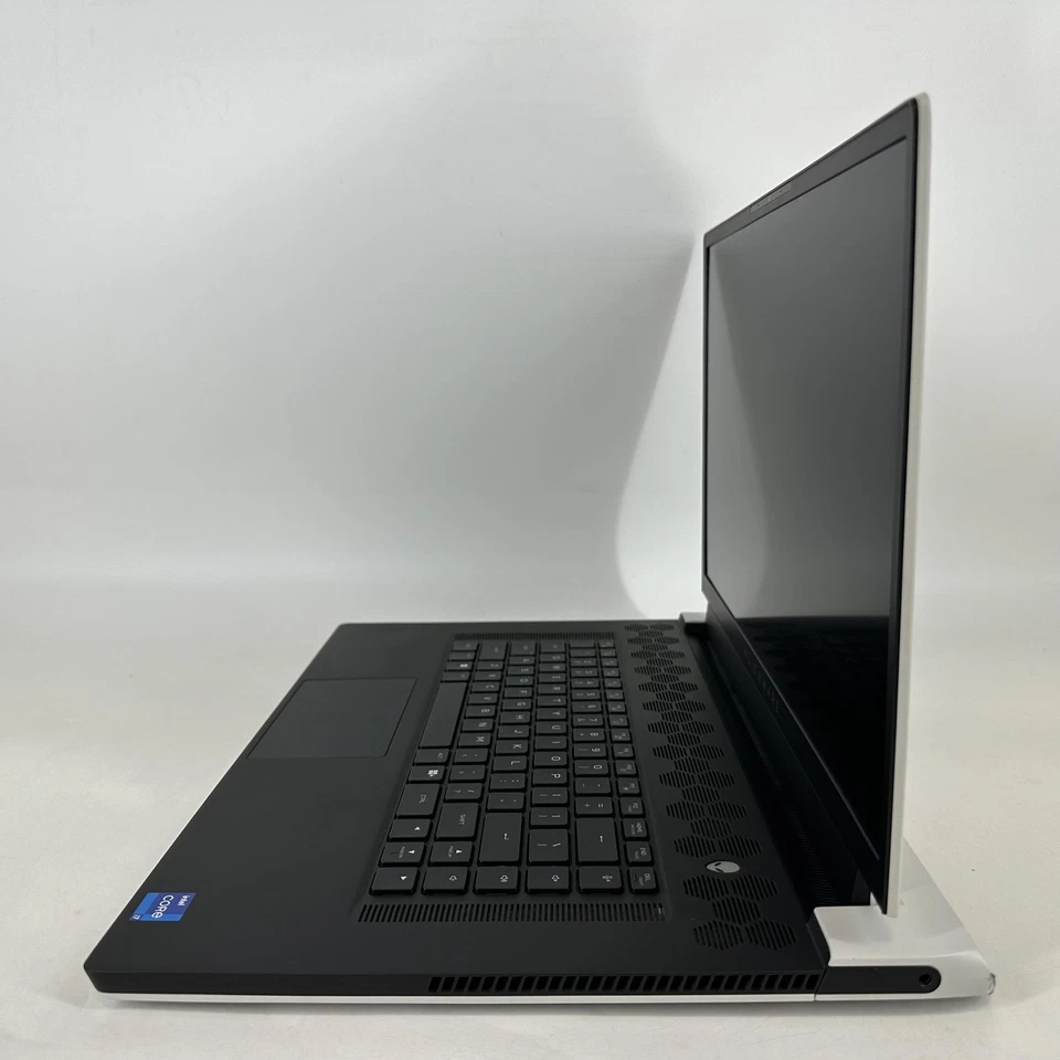 Dell Alienware X17 R2 120Hz 4K 2.3GHz i7-12700H 32GB 4TB SSD RTX 3060 Bent Frame - Image 4 of 4