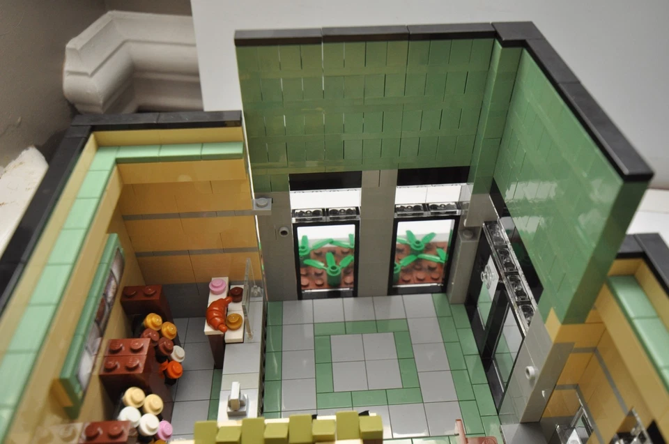 Sandwich and Bakery Restaurant Creator Modular City Custom Built Brick Model MOC - Image 4 of 4