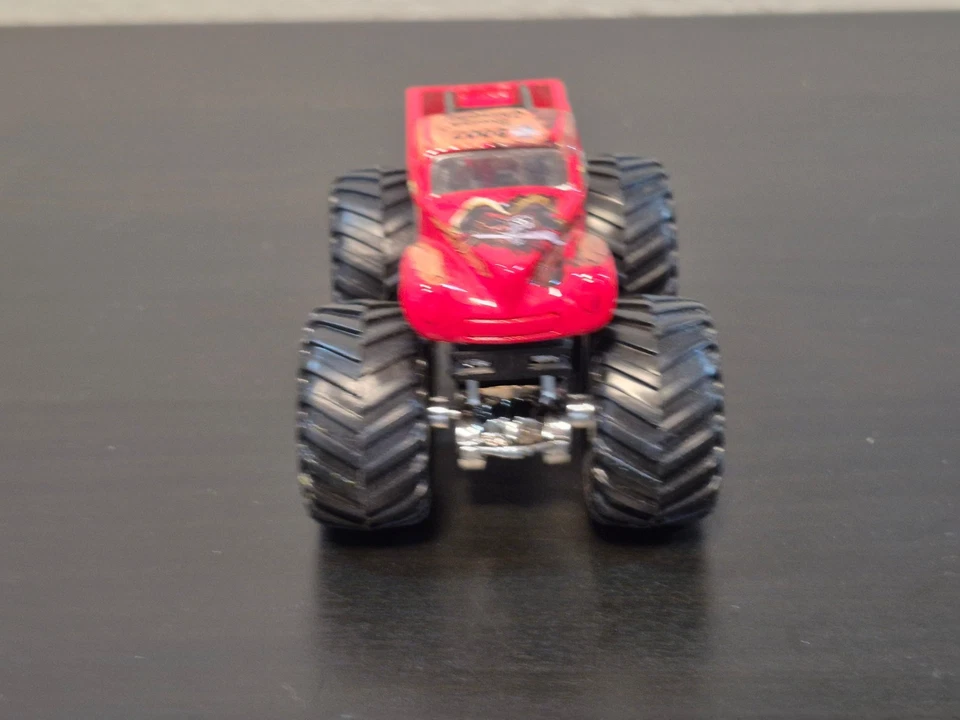 Hot Wheels Monster Jam Captain’s Curse 2007 Freestyle Champion Red Chrome 1:64 - Image 2 of 4