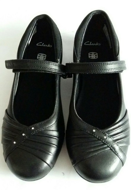 clarks school shoes fitting