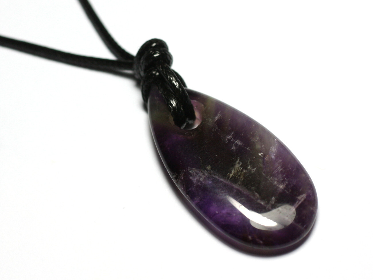 Pendentif améthyste en goutte de 40mm idéal pour rehausser une robe de soirée