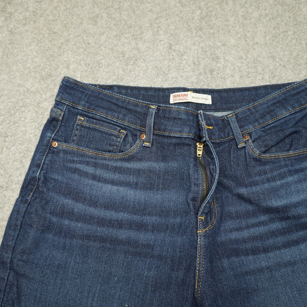 Signature by Levi Strauss Women's Mid-Rise Straight Leg Jeans Blue