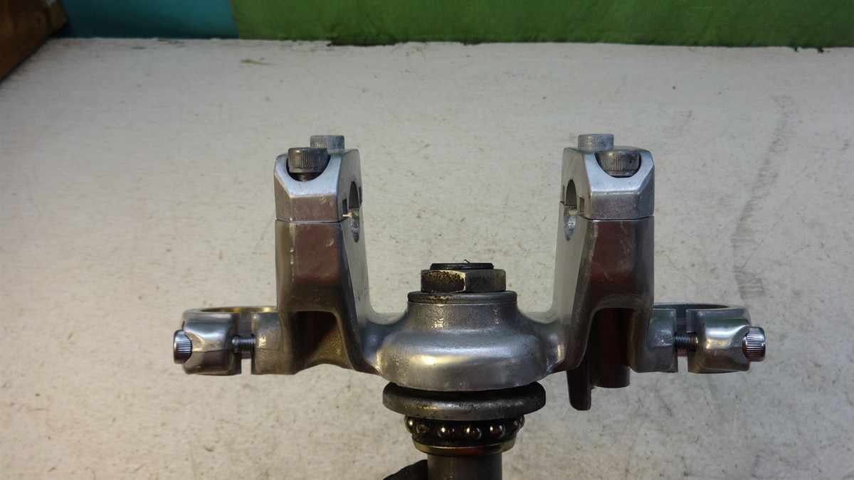 1985 Honda V30 Magna VF500 H1267. triple tree steering stem clamp