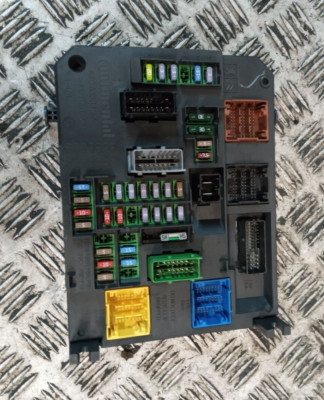 2011 CITROEN DS4 MK1 - 1.6 PETROL BSI CONTROL UNIT FUSE BOX 9665547480