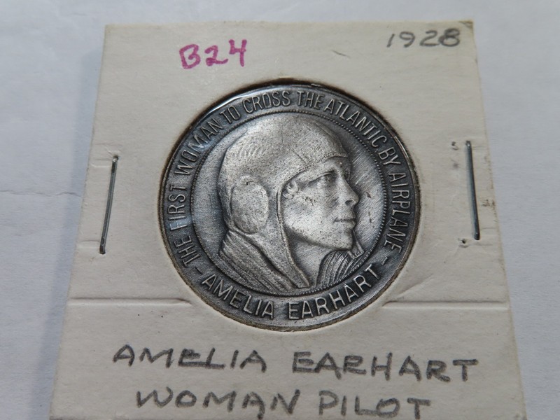 B24 USA 1928 Amelia Earhart Newfoundland-South Wales Flight Commem. Medal 32mm