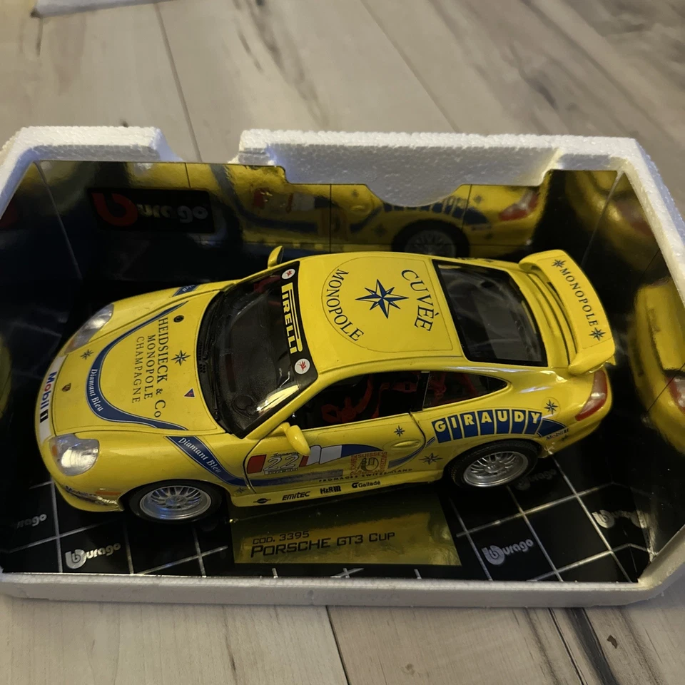 Burago Gold масштаб 1:18 литой Porsche GT3 Cup Cuvee Monopole Cod. 3395 желтый - Изображение 3 из 4