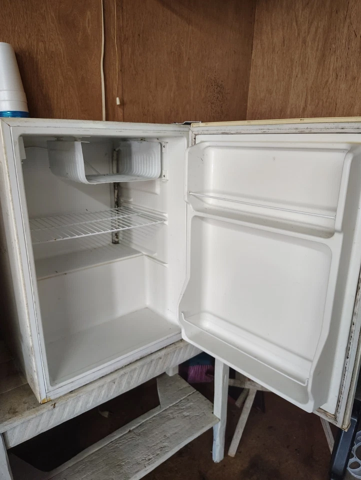 Белый компактный мини-холодильник - Изображение 4 из 4