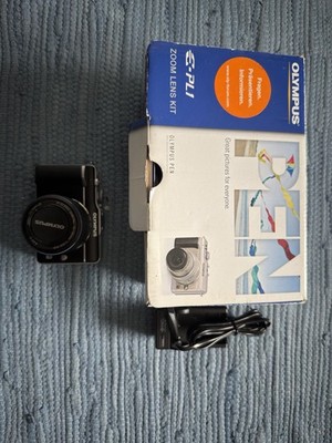 Olympus PEN E-PL1 12.3MP Digitalkamera - Schwarz (Kit mit ED 14-42mm Objektiv)
