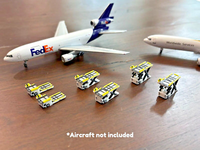 1:400 Model Airport Accessories - 6 Piece Airplane Cargo Loader Set (White)