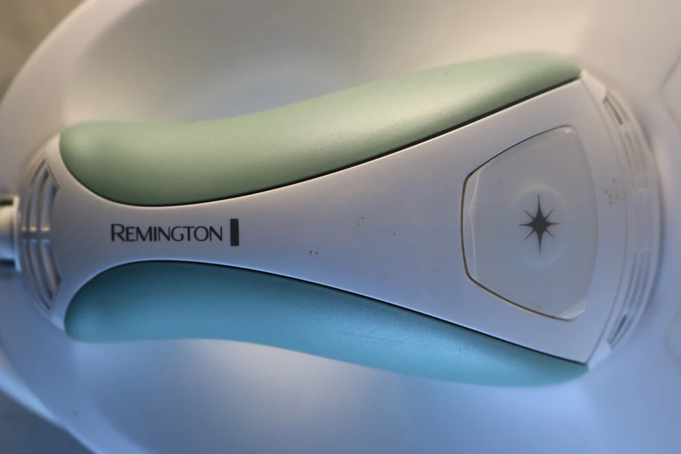 Sistema de depilación IPL para rostro y cuerpo en casa REMINGTON IPL6500 iLight Ultra bonito Foto 4 de 4