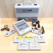 Japanese Super Famicom Console with Super Mario World storage case  5 Games