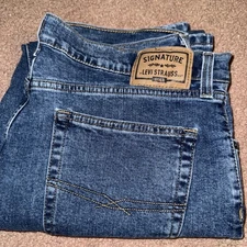 Signature by Levi Strauss Gold Label Men’s Jeans – Blue  Size 36x30 – Never Worn