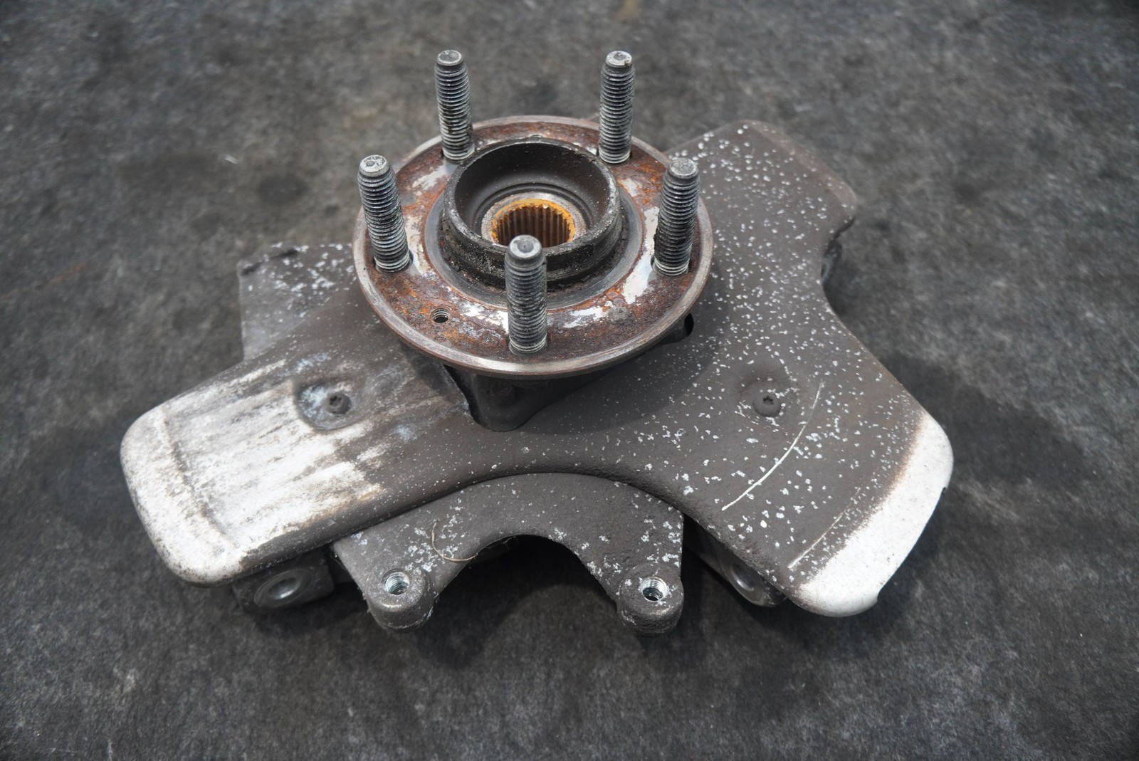 Rear Right Spindle Knuckle Wheel Hub 8D33-5A970-AB Aston Martin V8 Vantage 2008