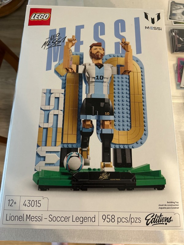 LEGO Editions Lionel Messi – Soccer Legend 43015) Argentina New Sealed Authentic