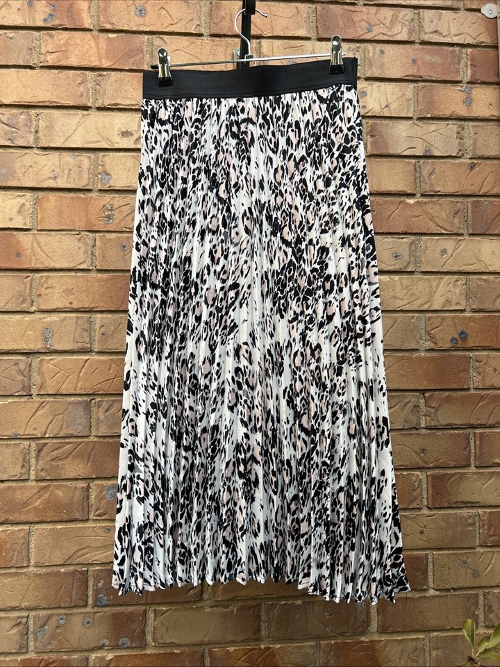 Decjuba Woman’s Pleated Skirt Black/Beige/Pink Size Small