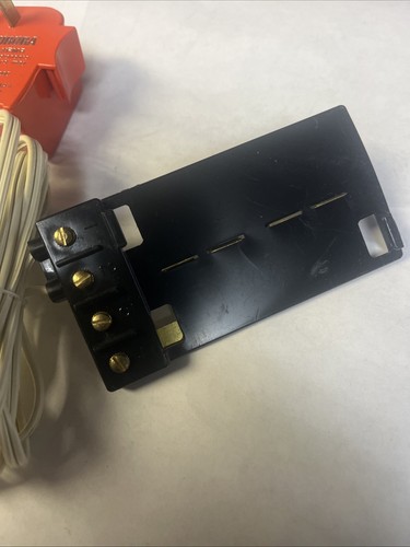 1 AURORA AFX RED 16V WALL TRANSFORMER W/ "A" PLUG 70’s Slot Car Track W/BLOCK - Picture 3 of 5