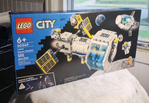 LEGO City Lunar Space Station 60349 Building Kit - 500 pcs BRAND NEW/SEALED BOX  - Afbeelding 1 van 5