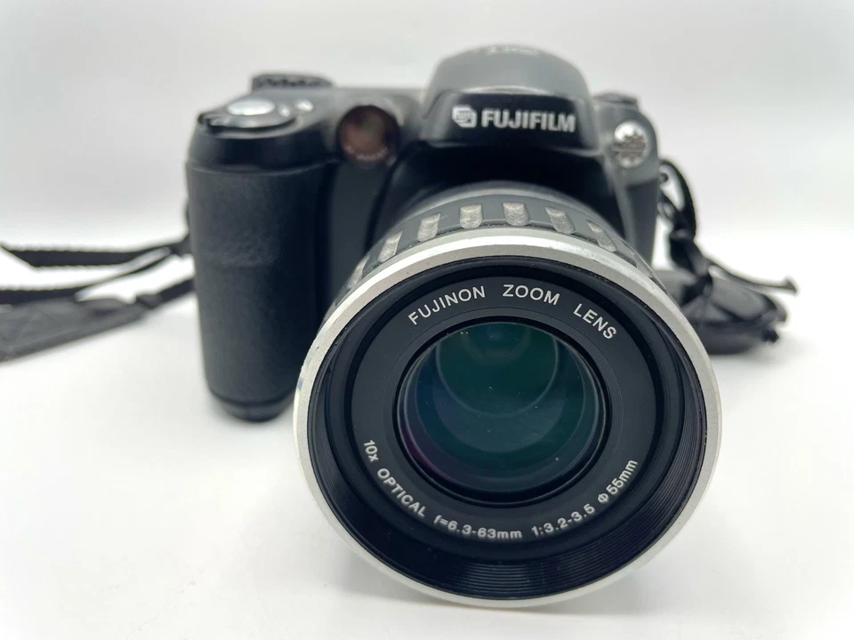 Fujifilm FinePix S5600 5.1MP Digital Camera - Black - Doesn’t Fully Focus - Image 2 of 4