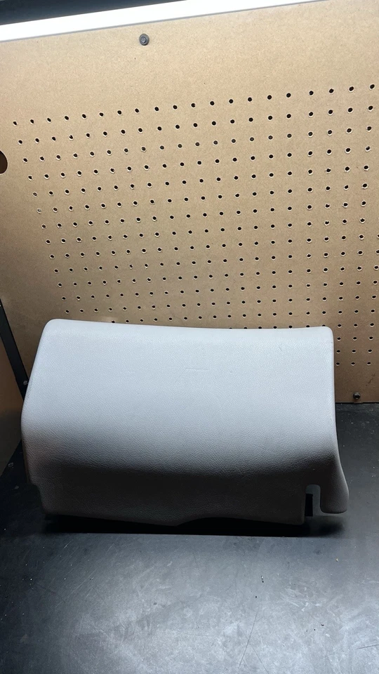 Оригинальный бардачок отсек для хранения на приборной панели Mercedes W203 C350 01–07 годов выпуска - Изображение 2 из 4