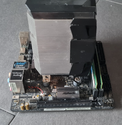 Asrock A320M ITX + Ryzen 2700X + 8 GB Crucial RAM + ARCTIC Freezer A35 CO UNRAID - Afbeelding 2 van 6