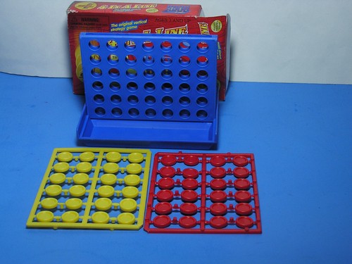 Vtg Child's Game - "4 in-a-line" The original vertical strategy game - Picture 4 of 5