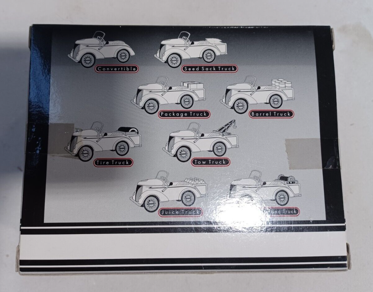 1998 Crow Premiums 1/12 Scale 1940's Petite Pedal Car Replica Hershey's