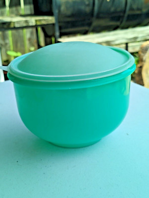 Vintage Tupperware Jadeite Super Crisp-It Lettuce Keeper 1424 w/ Lid