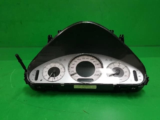 Mercedes-Benz E280 2006 grupos de instrumentos A2115401748 Foto 2 de 4