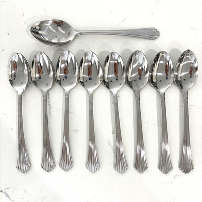 Farberware Heron Oval Soup Spoons Lot of 8 + Similar Fan Shape Serving Spoon