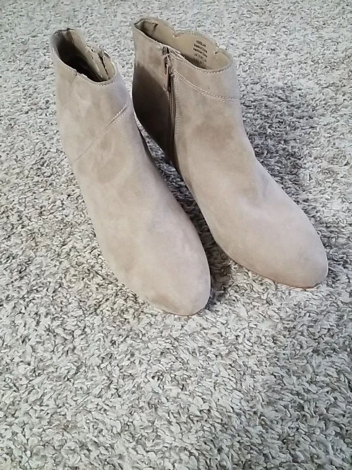 Botines Kelly & Kate Adeelah para mujer color tostado tacón bajo cremallera talla 7,5 Foto 2 de 4