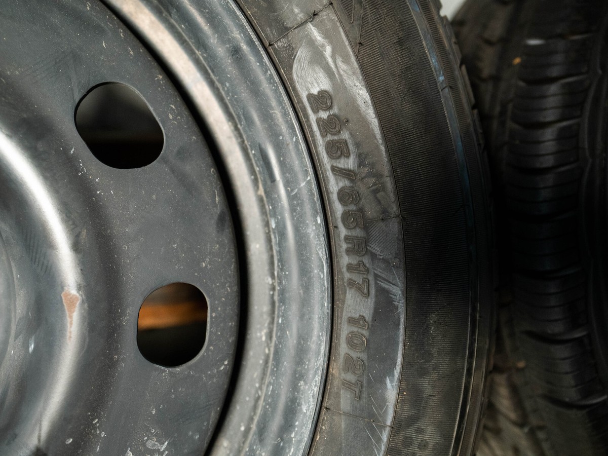 Five Lug Spare Yokohama Avid Tire Donut 17