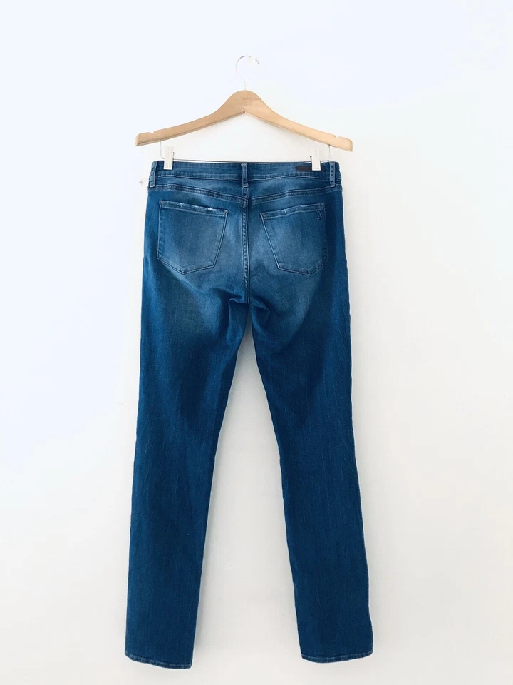 Articles Of Society Medium Wash Blue Low Rise 9” Skinny Jeans Inseam 31” Size 26 - Image 2 of 4