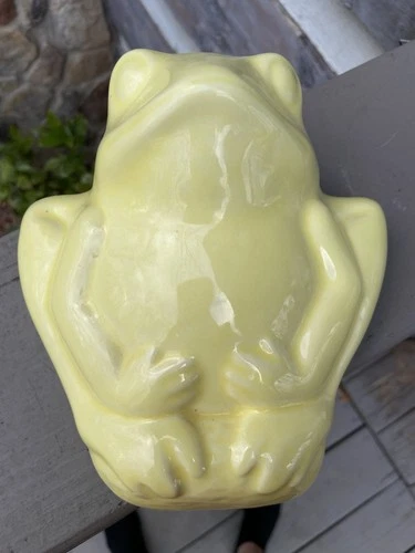 McCoy Vintage Frog Wall Pocket/Planter  7” Ht 6 1/2 Width Light Yellow  Art Deco