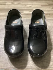 Dansko Women's 36 ( US 5.5) Classic Black Glossy Patent Leather Slip On Clogs