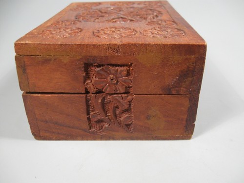 Caja de joyas/baratijas de madera tallada a mano vintage tapa con bisagras de la India - Imagen 7 de 11