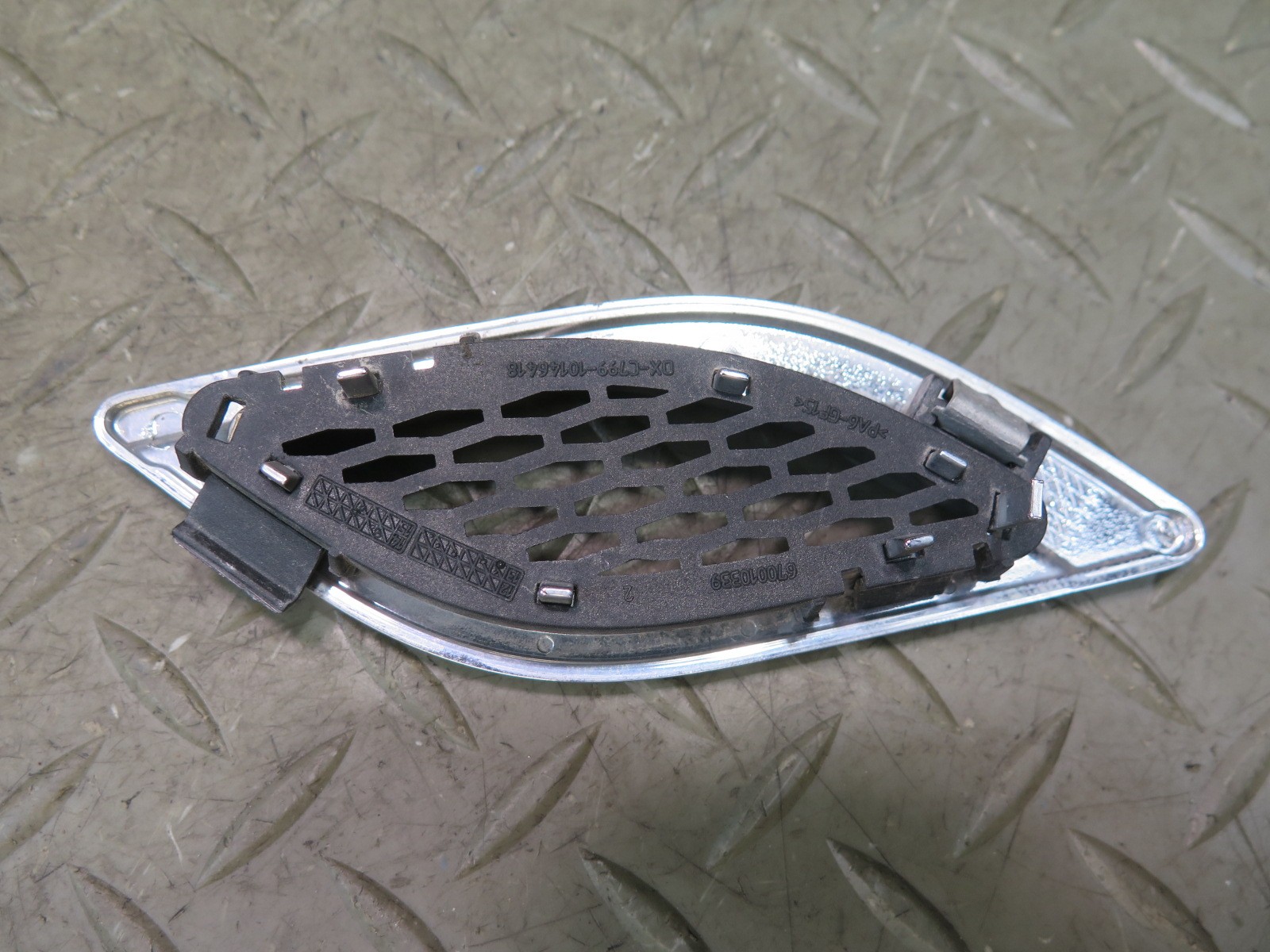 Maserati Quattroporte 2014-2021 Front Right Fender grilles Set