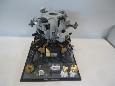 LEGO 10266 Creator NASA Apollo 11 Lunar Lander Celebrate Man s 1st Moon Landing
