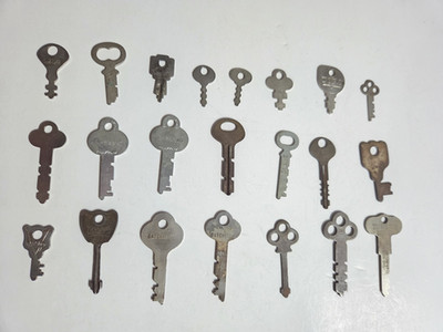 Lot of 22 Vintage Unique Flat Skeleton Keys, All Authentic
