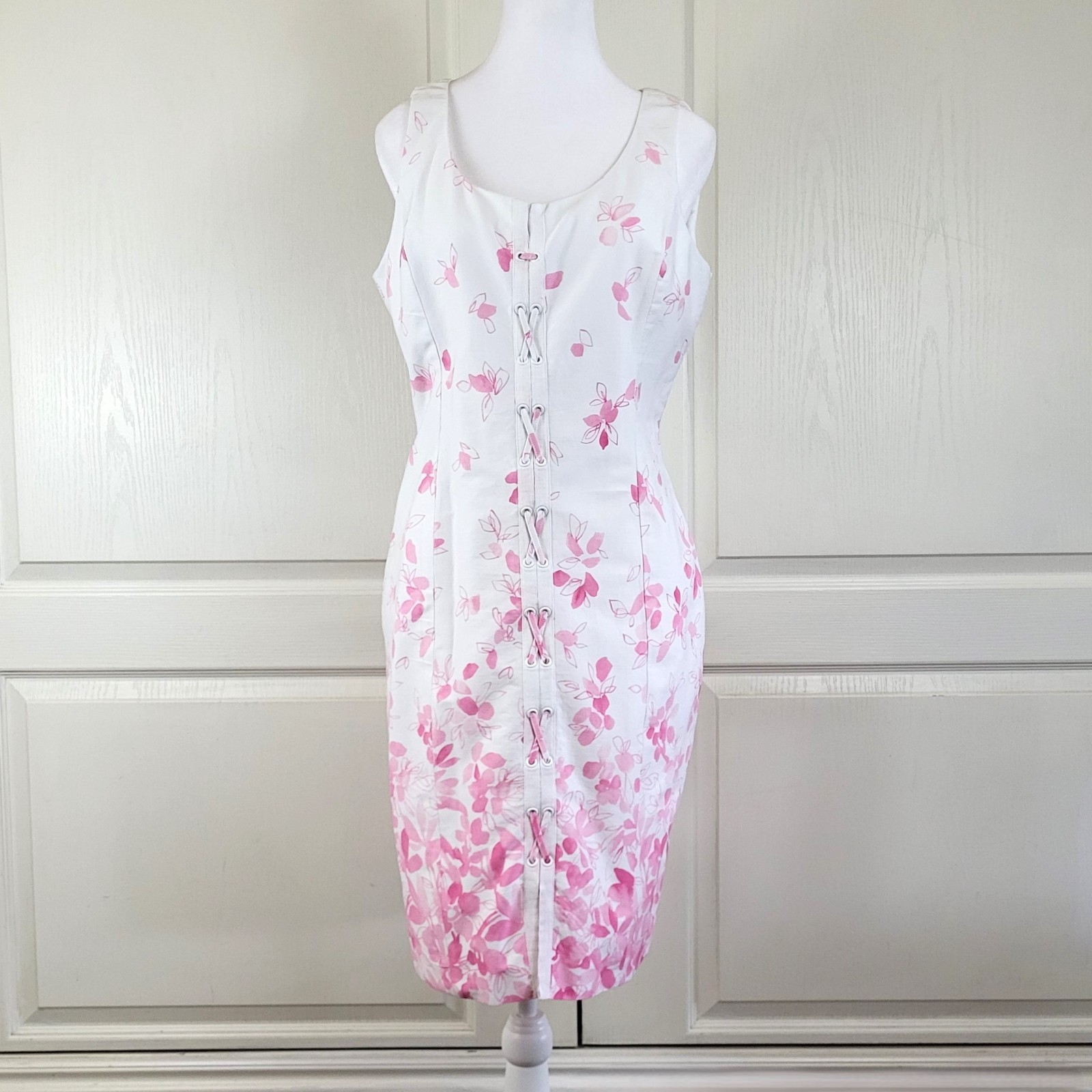 W By Worth Sheath Dress Sz 10 White Pink Floral Lace Up Front Sleeveless Spring