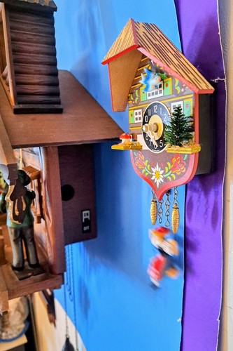 Citizen/Poppo Mountain School House Bell Ringer Cuckoo Clock - Picture 3 of 3