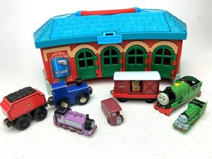 thomas take along roundhouse