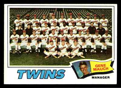 1977 Topps #228 Minnesota Twins / Gene Mauch - Minnesota Twins (MARKED)