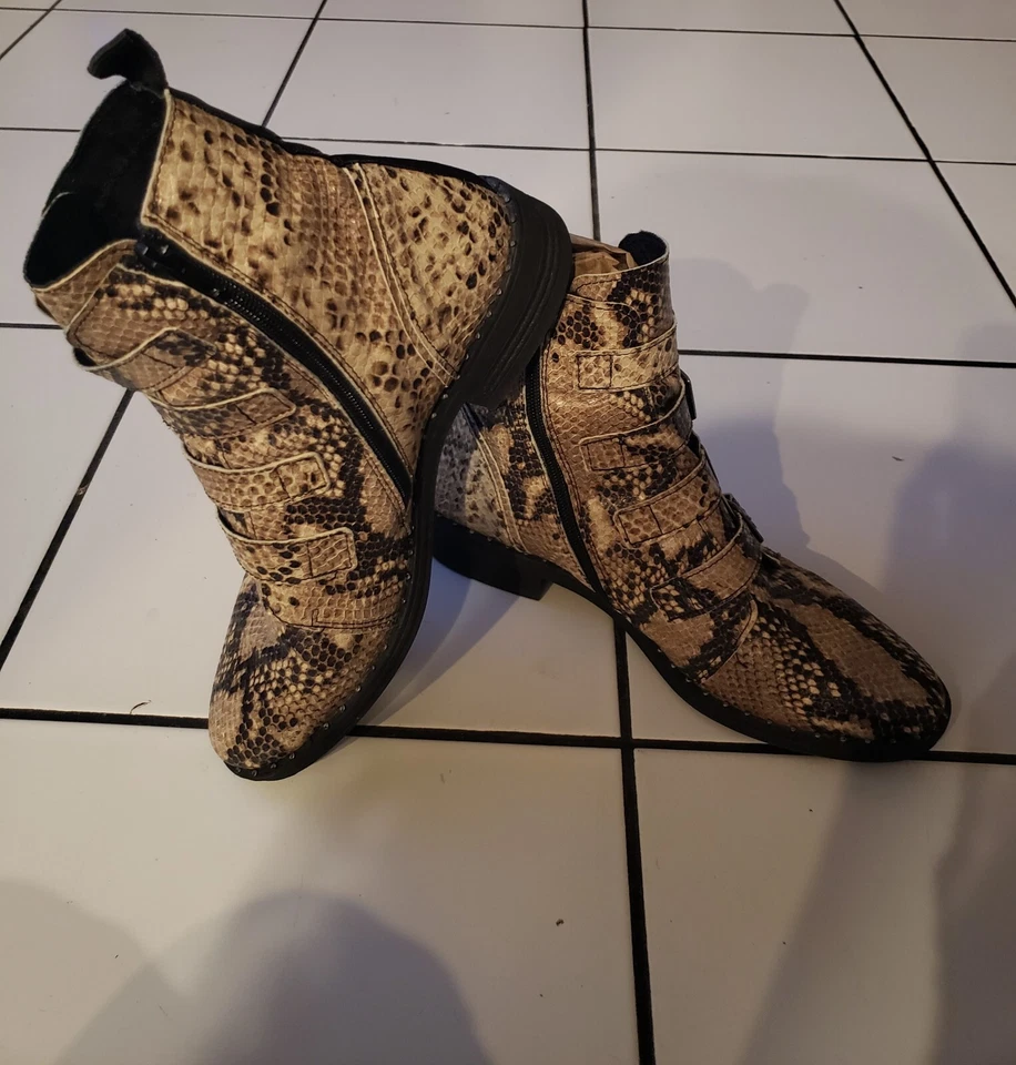Steve Madden Tachonado Hebilla Cremallera Combate Botines PERSEGUIR Piel de Serpiente Cuero 1 Foto 3 de 4
