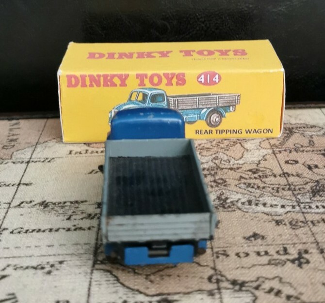 Dinky Toys 414 青いリアティッピングワゴン