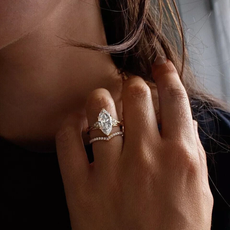 Anillo de compromiso de moissanita real enchapado en oro amarillo de 14 k de corte marquesa de 2,20 quilates Foto 4 de 4