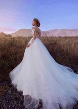 Boho Wedding Dresses Lace Appliques Long Sleeves Bridal Gown Illusion Back Tulle