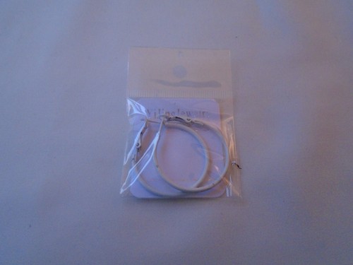 Enamelled Hoop Earrings Thin Tubular White Small 3cms New - Picture 2 of 2